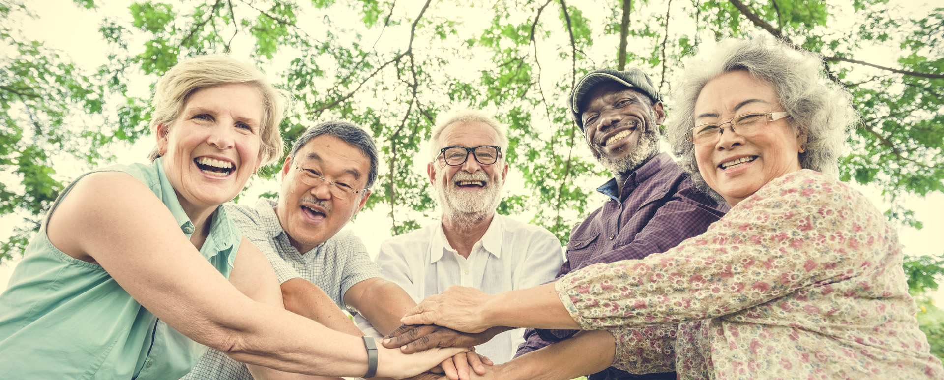 Fröhliche Senioren-Gruppe